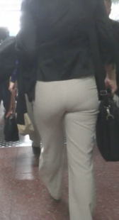 跟拍米裤圆臀小少妇