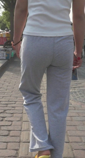 呢绒少妇屁股软绵绵