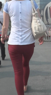 细腰圆臀少妇身材好