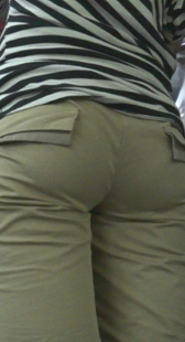 细腰大臀少妇上楼梯