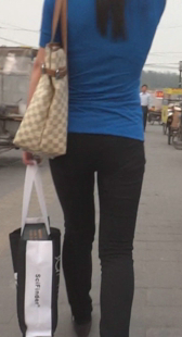 大屁股黑臀少妇身材好