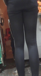 黑色打底裤高跟小少妇