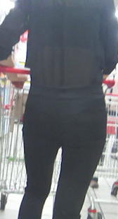 超市包臀少妇身材好