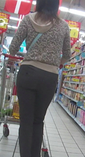 超市跟拍紧身大屁股少妇