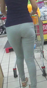 超市跟拍呢绒圆臀少妇