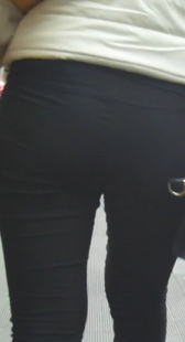 近距离跟拍打底少妇大屁股