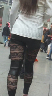 街拍高挑小妹内痕紧