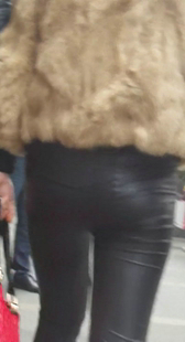 皮裤少妇身材好