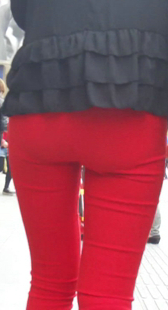 紧身红裤少妇屁股紧