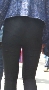 紧身黑裤小妹屁股圆