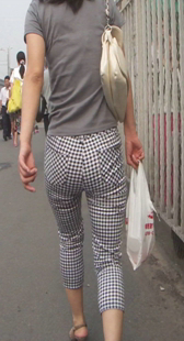 条纹花裤少妇屁股就是大