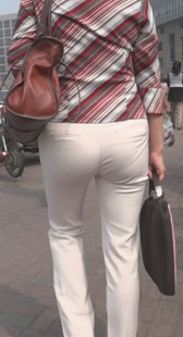 成熟布裤包臀少妇