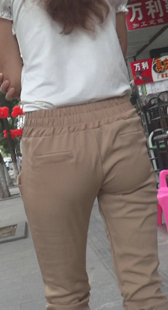 高挑黄裤小少妇