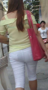 紧身宽臀白裤小少妇