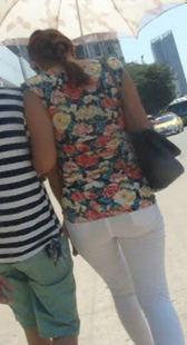 白裤小少妇有些透明