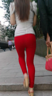 长腿高跟红裤细腰少妇