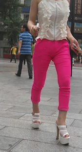 红裤少妇三角区迷人