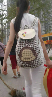 紧身白裤学生妹