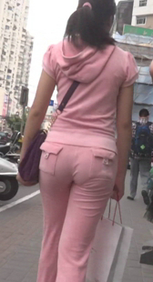 红色呢绒包臀大屁股少妇