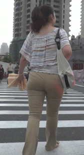 成熟少妇宽臀黄裤少妇