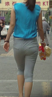 灰色呢绒少妇好会扭