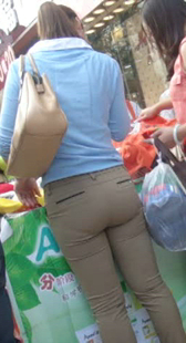 街上超紧包臀黄紧裤少妇