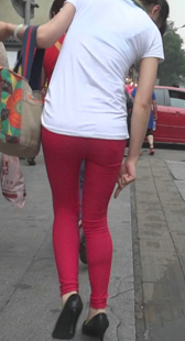 红色打底小少妇