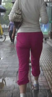 街拍大妈级别圆臀