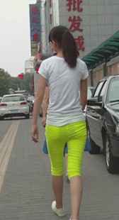 街拍性感包臀小妹身材好