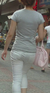 平底少妇走路夹紧