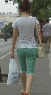 紧身包臀绿裤小妹