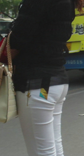 长时间跟拍白紧少妇