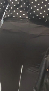 超紧包臀黑裤少妇