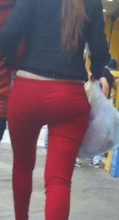 街拍红裤OL细腰屁股大