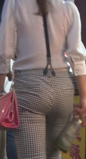 背带长裤少妇身材好