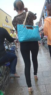 街拍高跟长腿小少妇