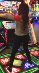 跳舞机上PP都快甩开了花