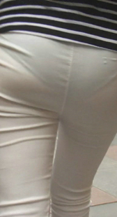 紧身白裤清晰内痕