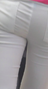 街拍白裤紧身OL