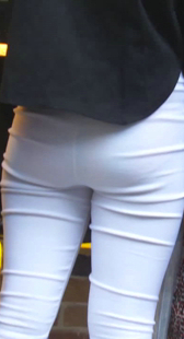 紧身包臀白裤少妇