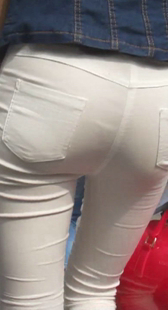 紧身白裤屁股宽又大