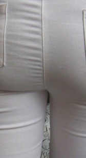 重口味大臀白裤少妇