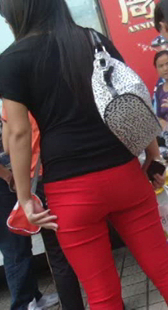 打底红裤包臀少妇