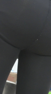 超市超重口味黑裤大屁股