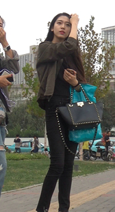 包臀黑色打底裤美女