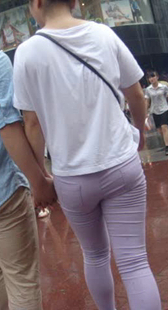 小少妇走路能夹紧