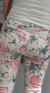 性感花裤宽臀少妇