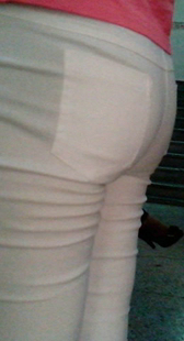 屁股大不大要从侧面看