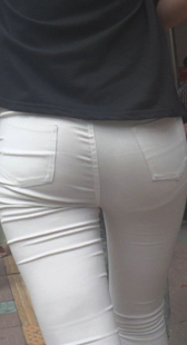 妹氏的白色紧身裤