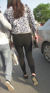 黑紧打底小少妇